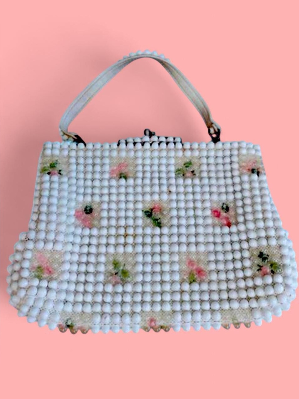 White Beaded Floral Frame-Top Kiss Lock Vintage Grandee Handbag